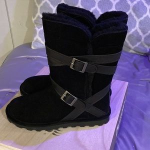 Authentic bearpaw boots. Size 8. Only worn once. Still brand new with the box.